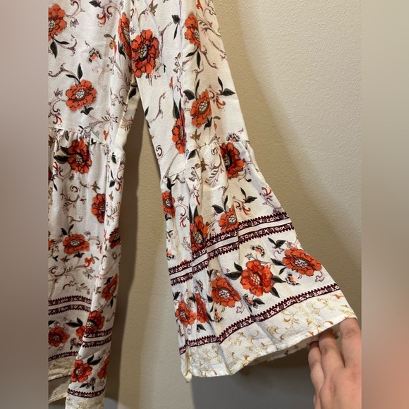 Miss Me Womens‎ Floral V-Neck Bell Sleeve Tunic Size Medium - Picture 6 of 7